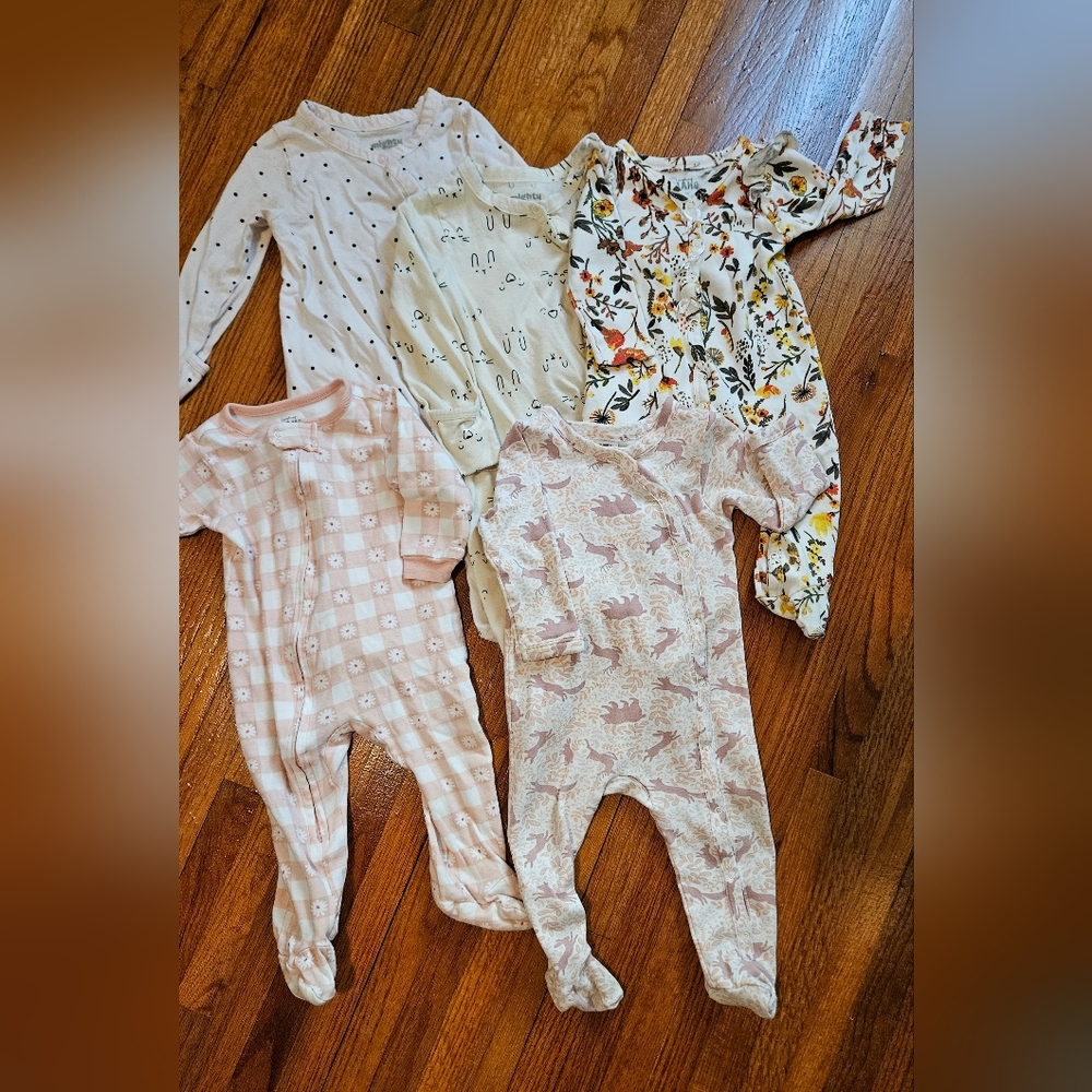Lot of 6 Baby Girl footie PJs - 6 months